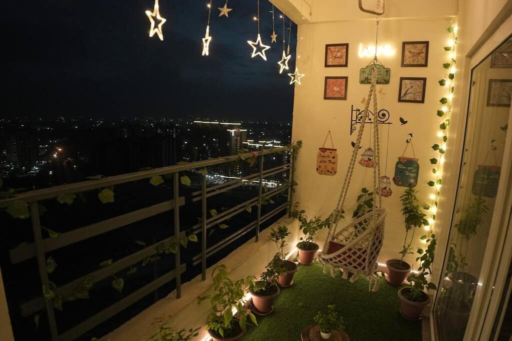 Luxury Apartment Near Pari Chowk Greater Noida Exterior photo